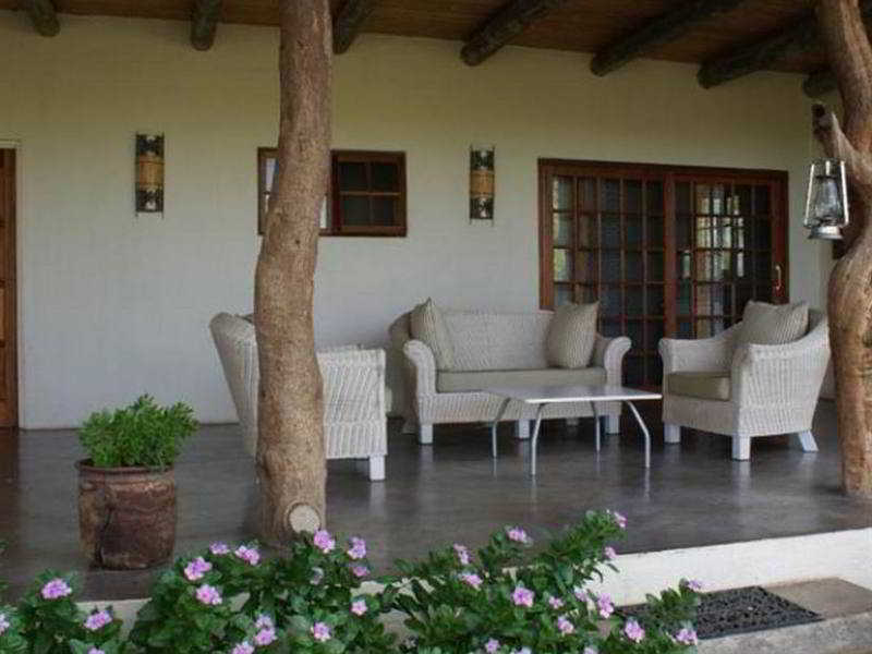 Mbizi Bush Lodge พาลาบอร์วา ภายนอก รูปภาพ