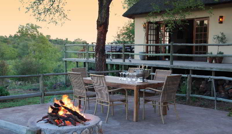 Mbizi Bush Lodge พาลาบอร์วา ภายนอก รูปภาพ