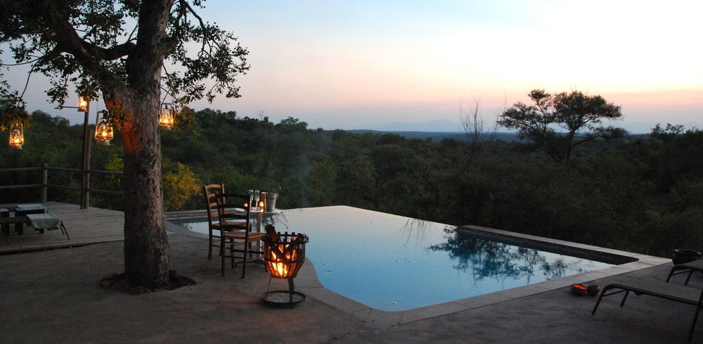 Mbizi Bush Lodge พาลาบอร์วา ภายนอก รูปภาพ