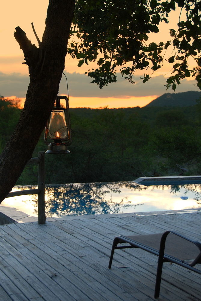 Mbizi Bush Lodge พาลาบอร์วา ภายนอก รูปภาพ