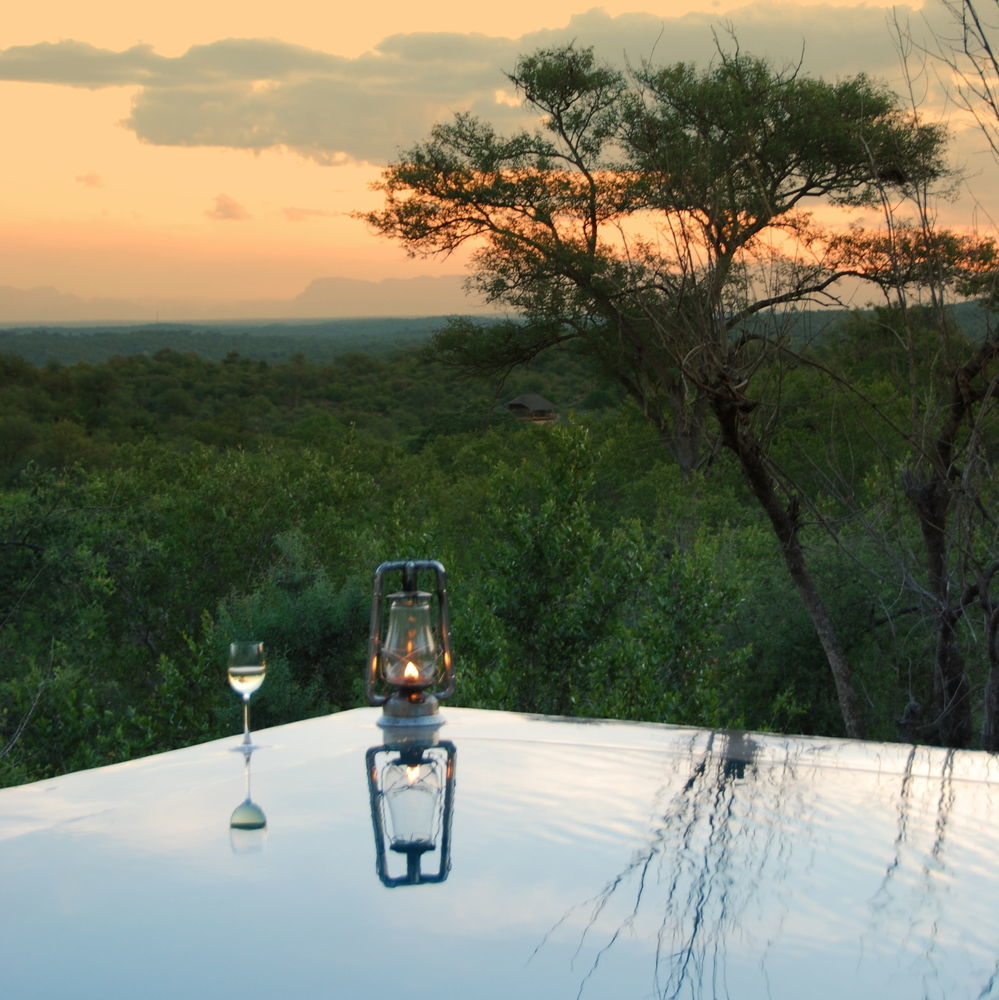 Mbizi Bush Lodge พาลาบอร์วา ภายนอก รูปภาพ