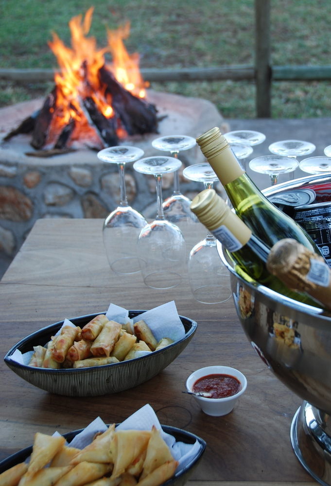 Mbizi Bush Lodge พาลาบอร์วา ภายนอก รูปภาพ
